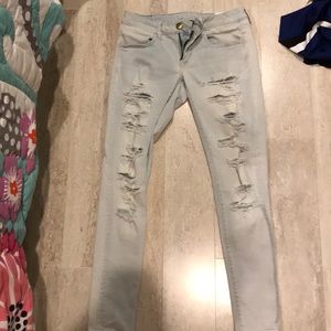light wash ripped american eagle jeans